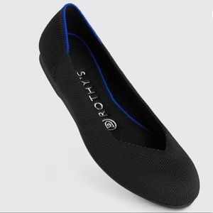 Rothys - Black Solid Round Toe Flats - Size 10.5